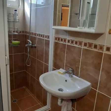 Ул. Братя Господинови 2 Byala (Varna)