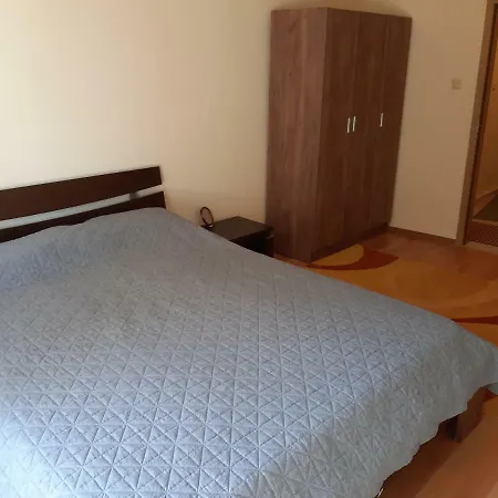 Ул. Братя Господинови 2