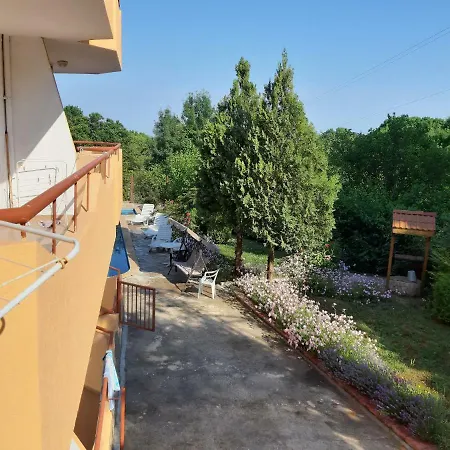 Ул. Братя Господинови 2 * Byala (Varna)